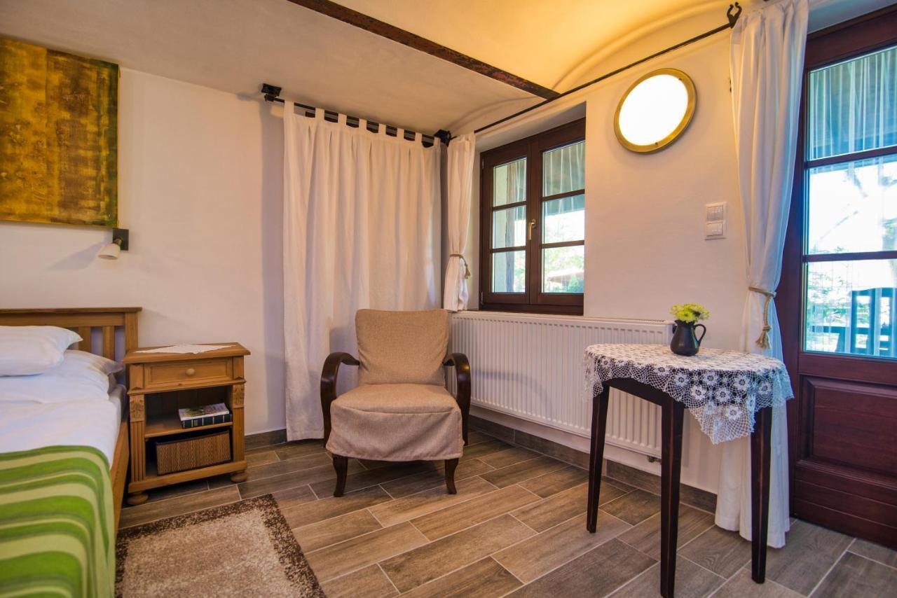Oshaza Vendeghaz Apartment *